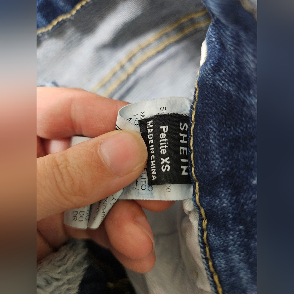 Shorts - Picture 3 of 3
